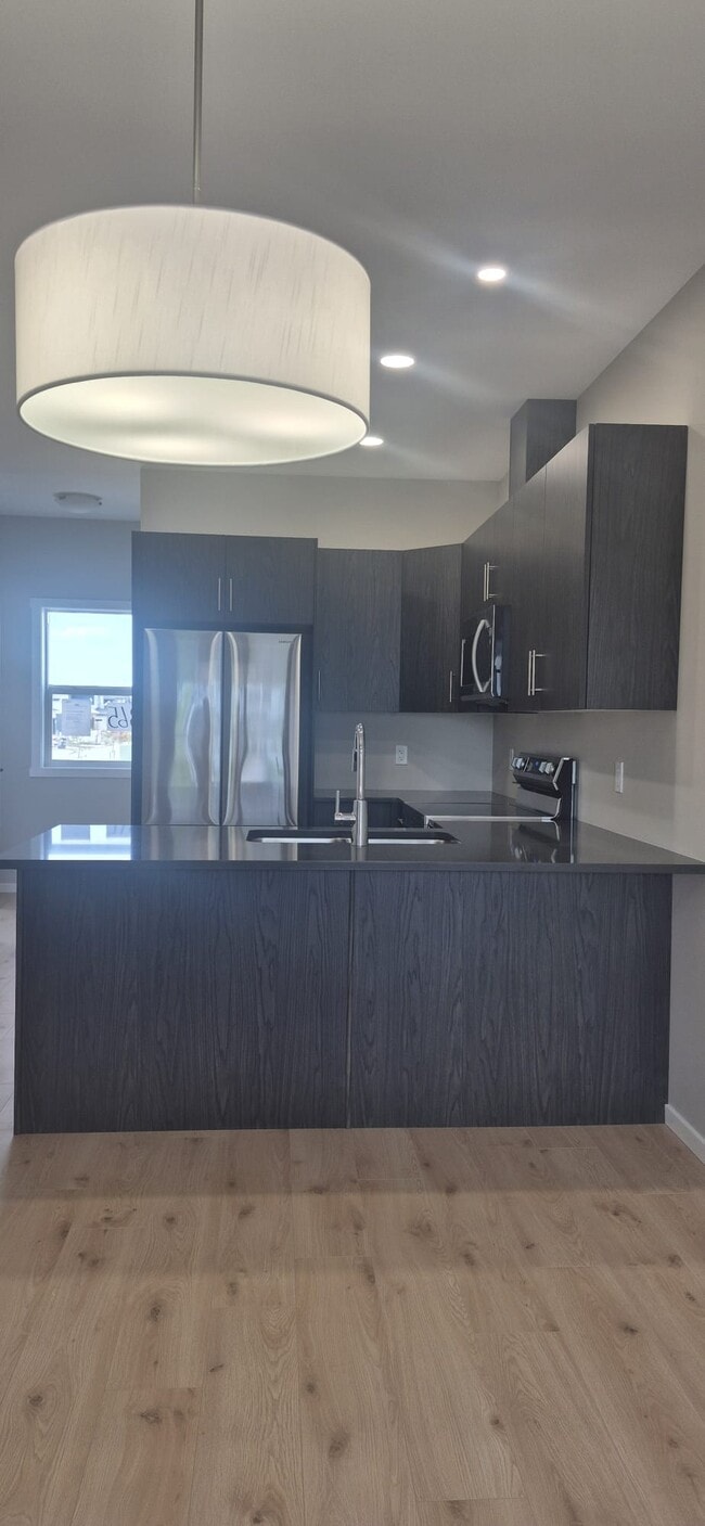 Photo - 1365 Devonshire Dr W