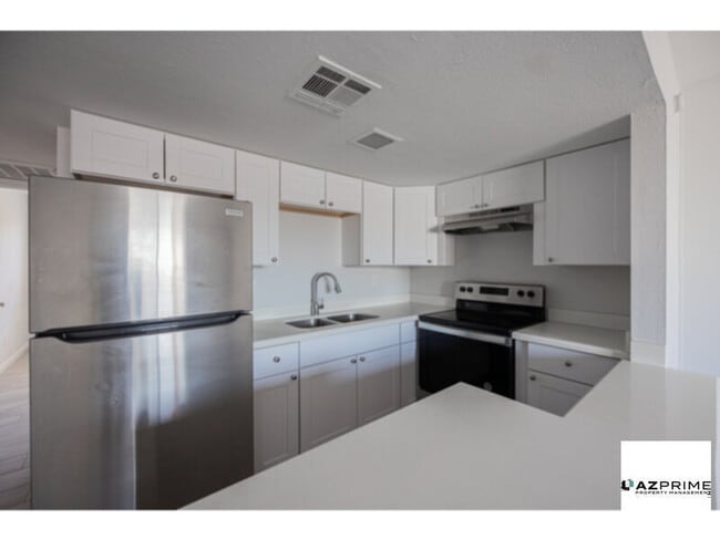 Photo - Experience the Charm of Phoenix in this De...