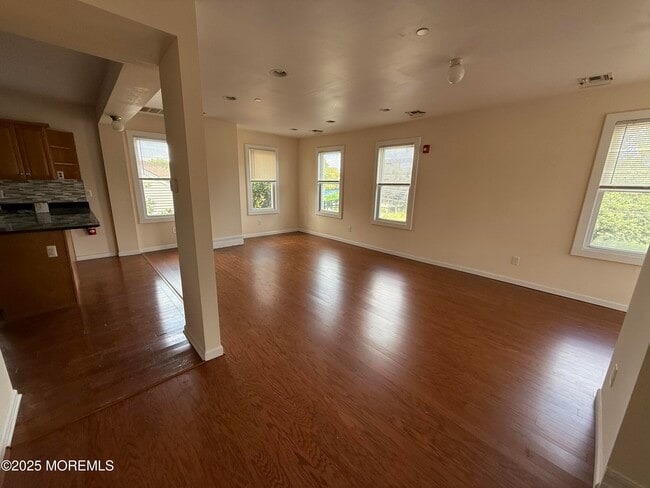 Photo - 210 Broad St