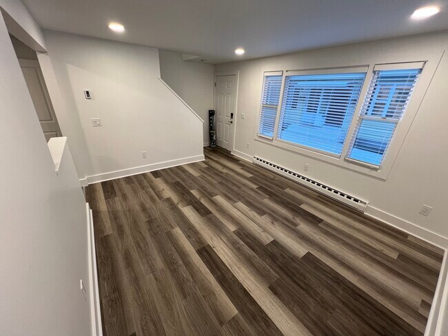Photo - 52 Price St