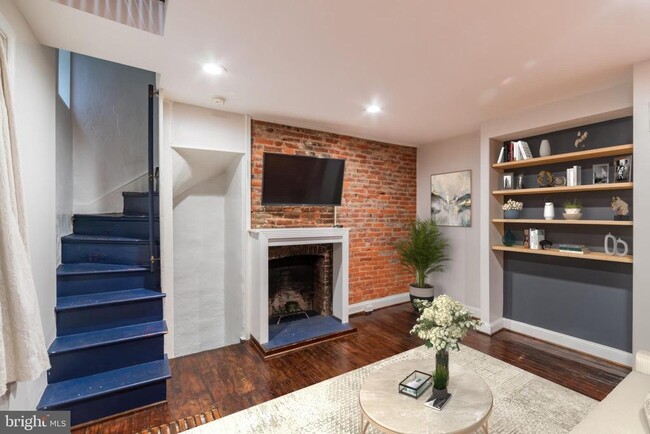 Photo - 623 S American St Townhome