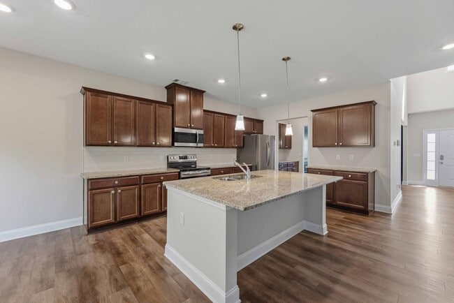 112 White Oak Pl