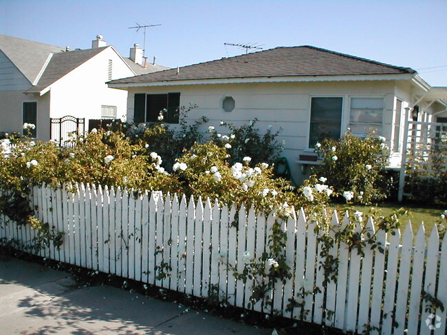 Building Photo - 6076 W 18th St Rental