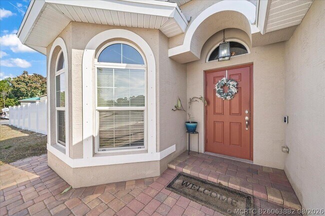 340 Palm Breezes Dr
