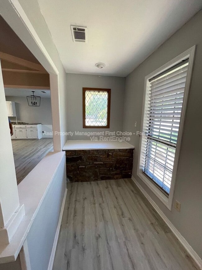 Photo - 8801 Meandering Way