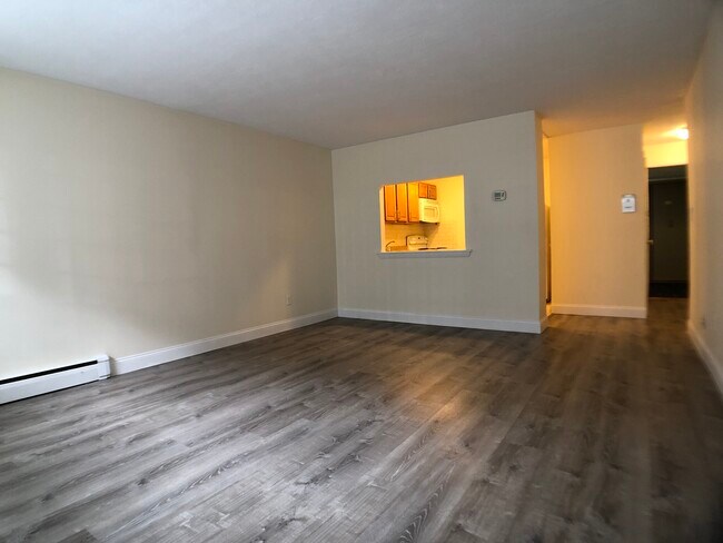 Building Photo - 84 Gardner St Unit 3B