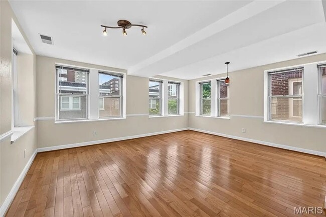 Photo - 5360 Pershing Ave Unit 6C