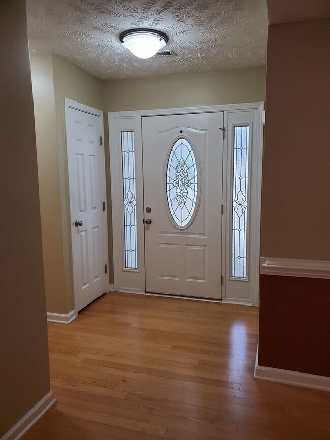 Photo - Beautiful 3 Bedroom, 2 Bath Home with Bonu...