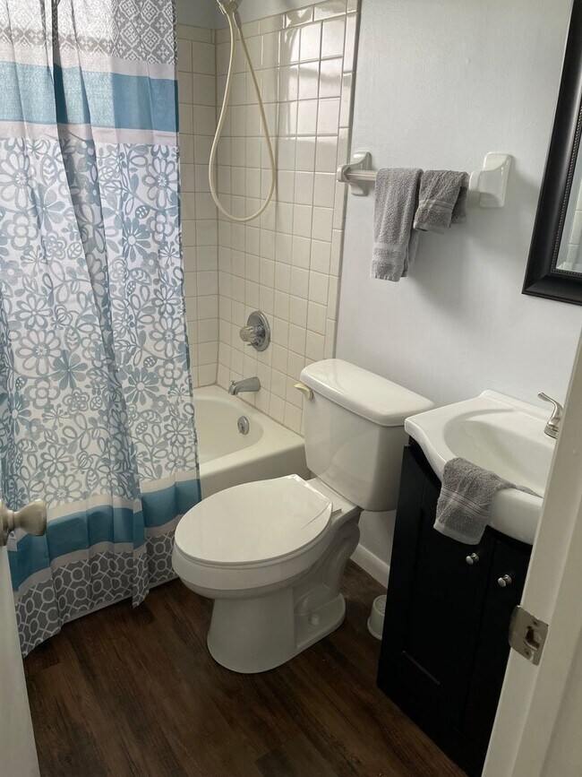 Photo - Refreshed 2/2 within walking distance to park