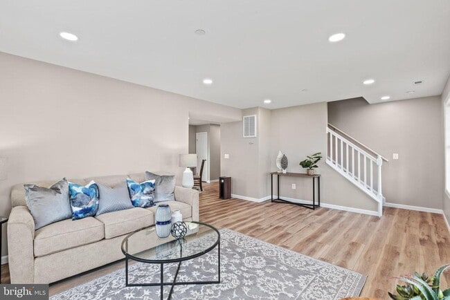 Photo - 22802 Lawrence Ave