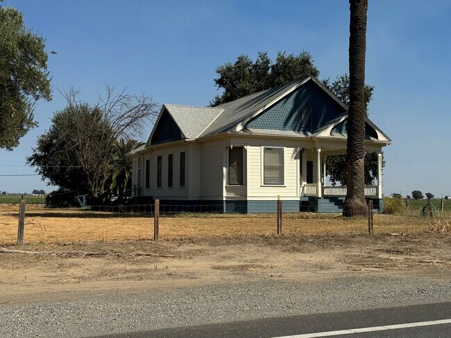 "Charming 2-Bedroom Country Cottage with P... - "Charming 2-Bedroom Country Cottage with P... House