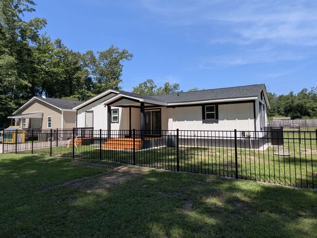 2201 Livingston Ln