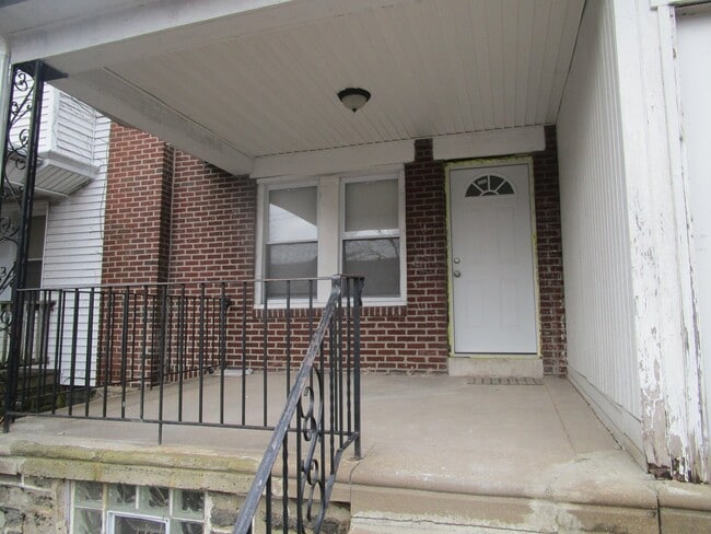 Photo - Spacious Front-Porch Row - Oak Lane