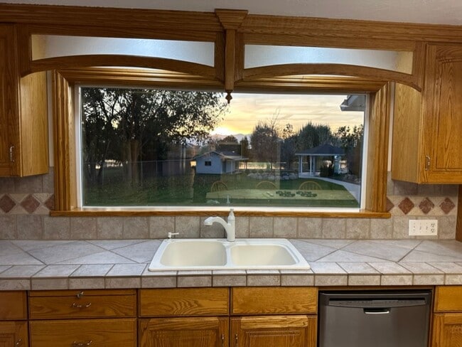 Photo - 3bd 3bth Home-1 Acre on the Water!