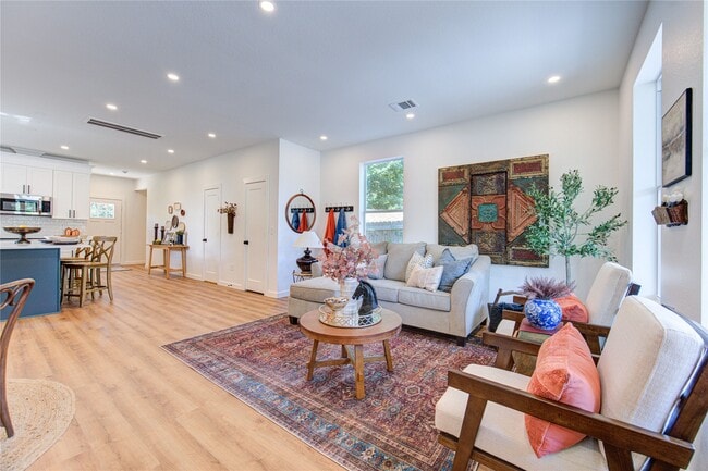 Building Photo - 11 E Obryant St