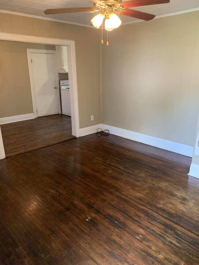 Photo - 233 Dampeer St