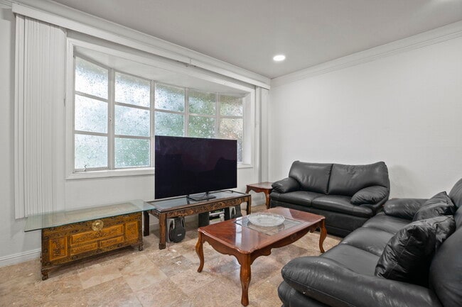 Photo - 142 Burgess Ct