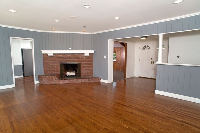 Photo - 16760 Tupper St