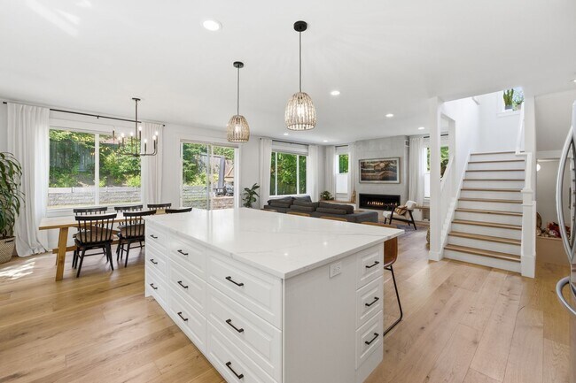 Photo - Remarkable Craftsman-4BR