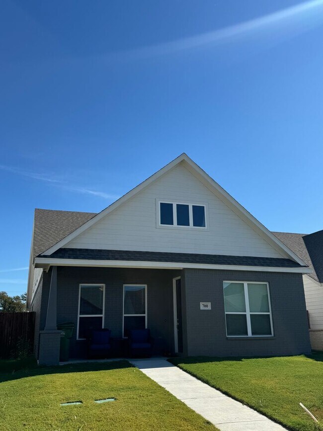 Building Photo - 3/2/2 Godley ISD + Pet Welcome