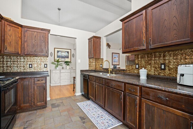 Photo - 18102 Leafwood Cir