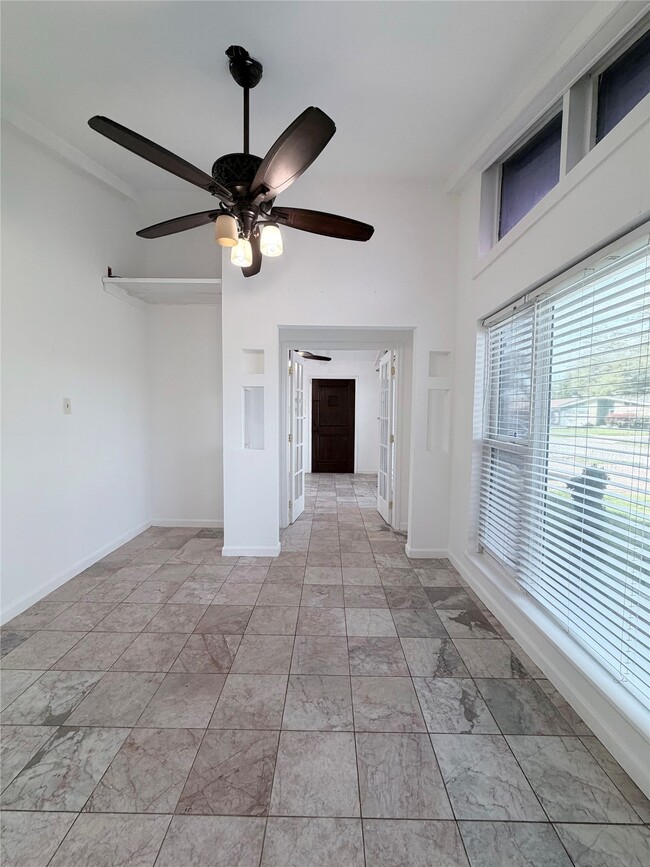 Photo - 618 Sulphur St