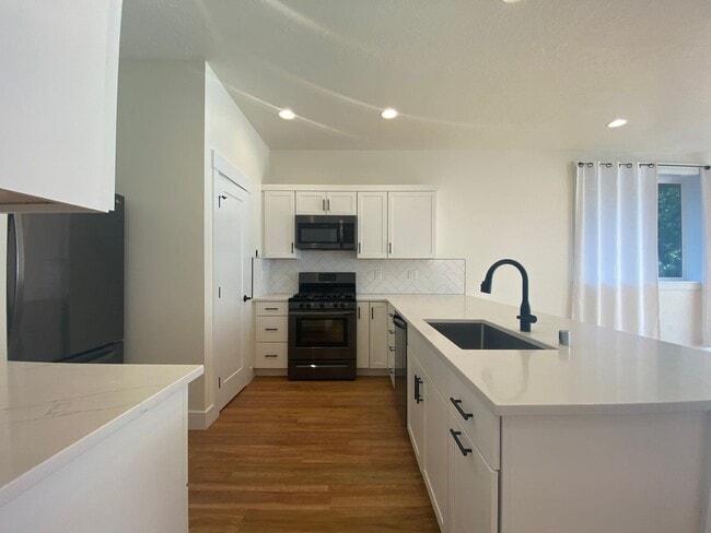Photo - Mead School District-Upper unit Duplex 3 beds,2 bath Available June 10th Unit 1