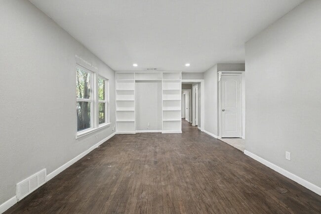 Photo - 2319 Glengariff Dr