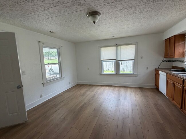 Photo - 308 S Lillian Ave