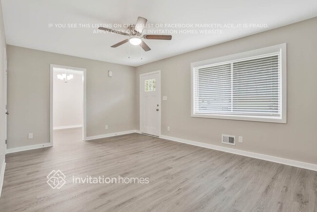 Photo - 327 Terrydale Dr SE