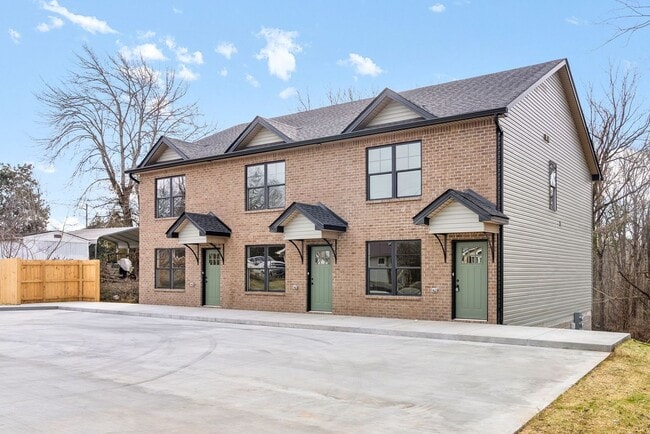 Photo - 2 Bedroom Pet Friendly Townhomes For Rent!