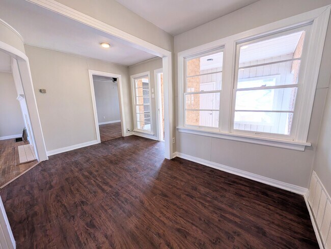 Photo - 2421 31st St