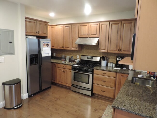 Building Photo - 7 Ward Ct Unit 2 Rental