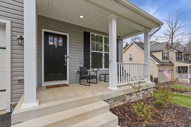 Photo - 102 Monroe St