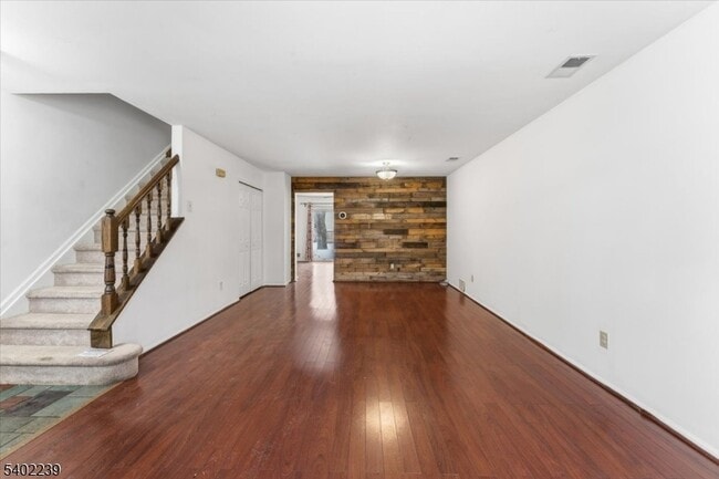 Photo - 226 Matlook Pl