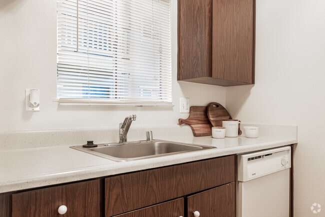 1BR, 1BA - 630SF - Casa Arroyo Apartments