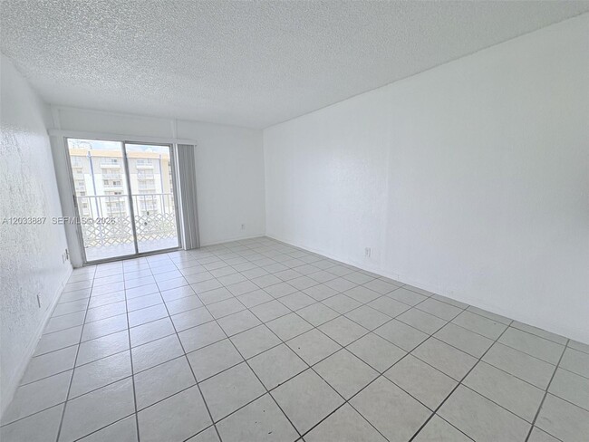 Photo - 4550 NW 9th St Unidad 717E