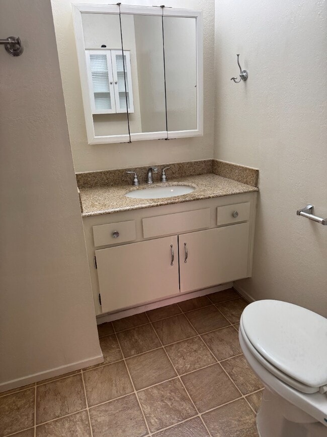 Spacious 2-Bedroom Condo in Prime Santa Clara Location - 2 Car parking spots included, in-unit la...