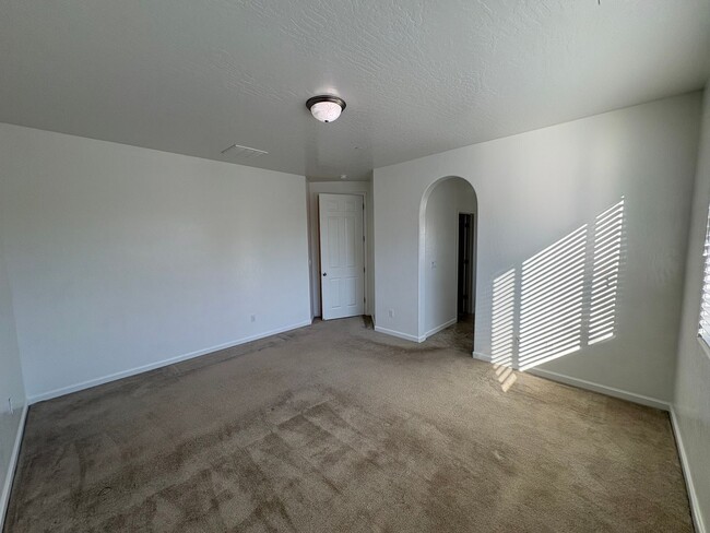 Photo - NW Visalia Home Near Shopping Center Available Now!