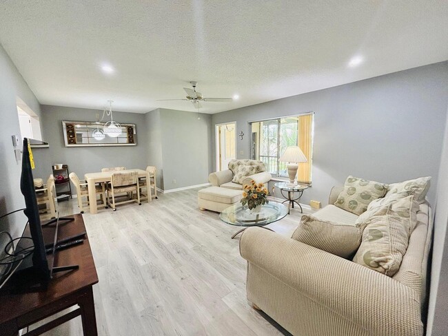 Photo - 408 Pine Glen Ln Unidad C-2