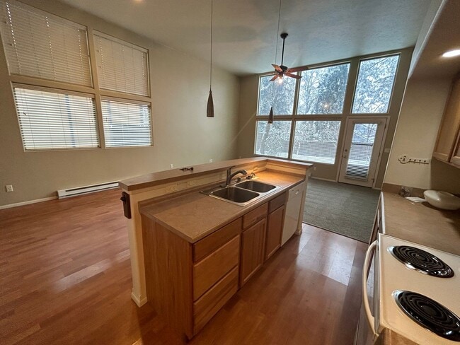 Photo - Unique 36th Ave Duplex - 2 Bed, 2 Bath on South Hill! Unidad A