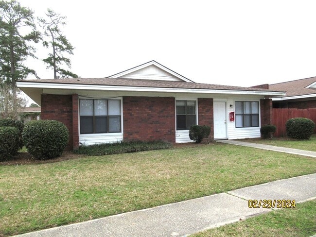 Building Photo - 3 Bedroom, 2 Bathroom in Willow Run Unit K-3