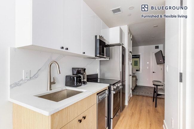 307 W 39th St Unidad SI FL2-ID2110