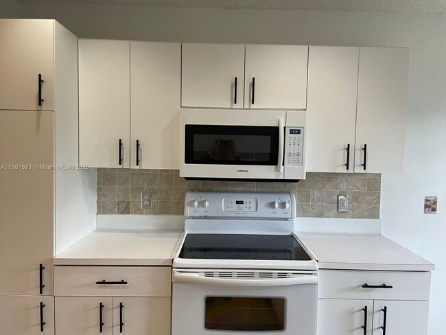 Photo - 16318 Malibu Dr