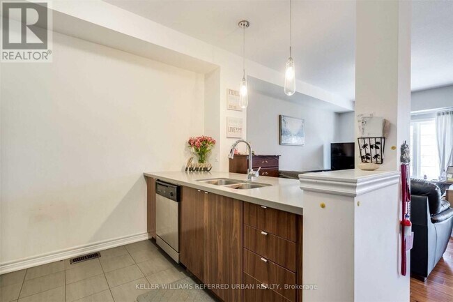 Photo - 541 Winston Rd