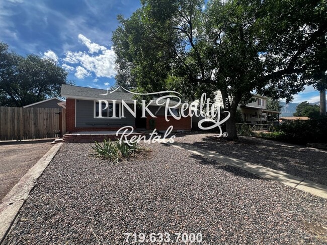 Photo - 2534 Ivanhoe Dr