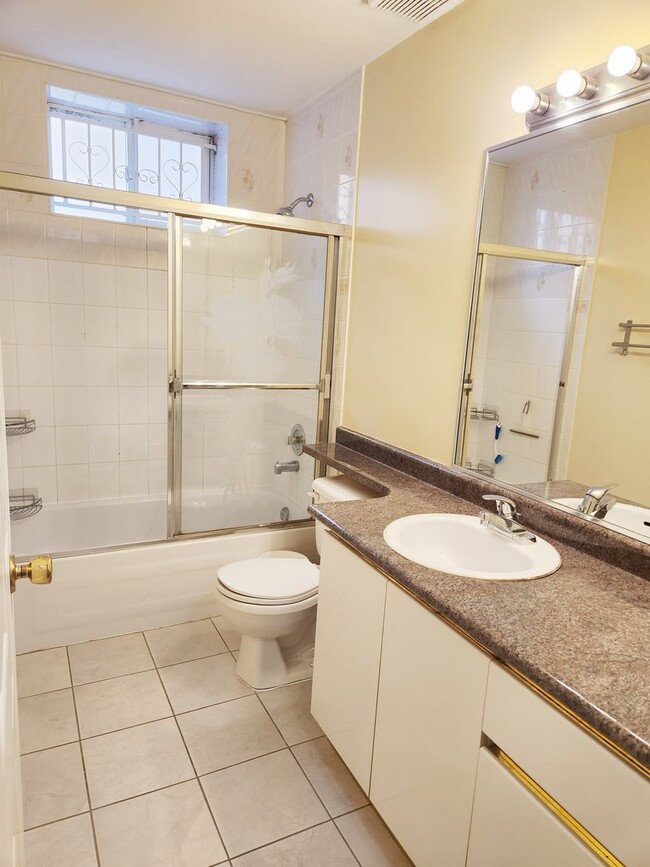 Photo - 7337 Jubilee Av