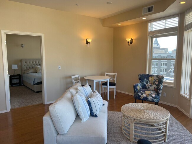 Photo - 2 Bed / 2 Bath Bay-View Condo for Rent in ...