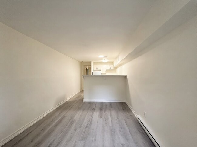 181 Gerrard St E Unit 103