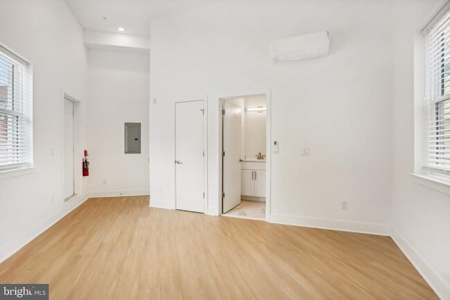 Building Photo - 3952 Lancaster Ave Unit 101 Rental